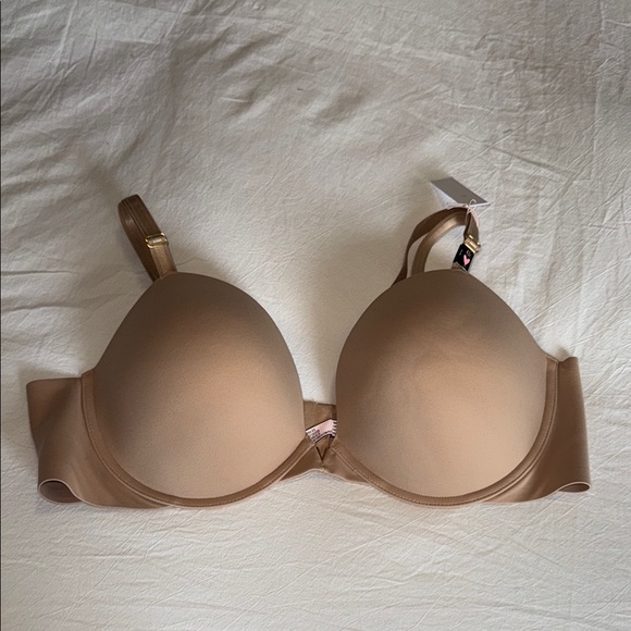 VS Nude Seamless Molded Cup Bra with Adjustable Straps - Picture 3 of 5